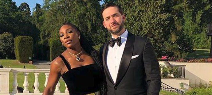 Serena vyrazila na párty i s manželem Alexisem.