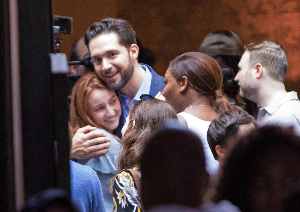 Alexis Ohanian přijímá gratulace