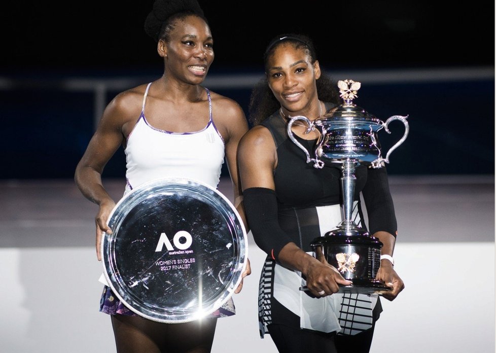 Serena Williams porazila ve finále Australian Open sestru Venus