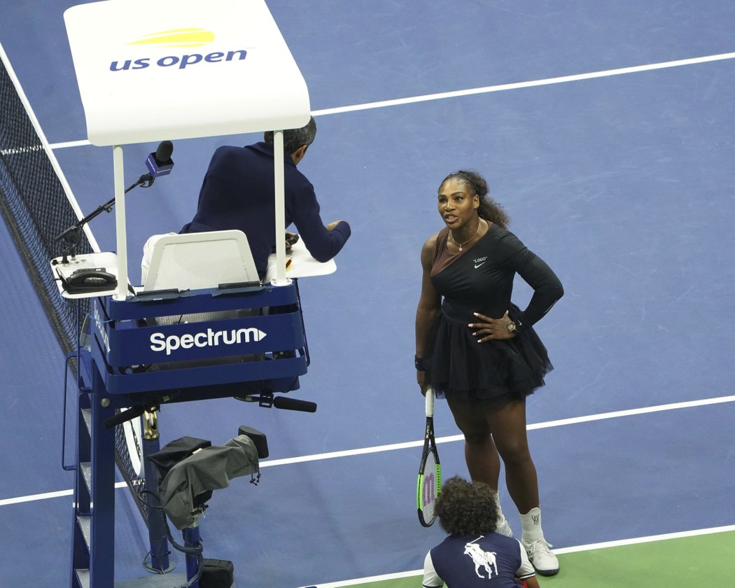 Serena Williamsová při finále US Open zaútočila na rozhodčího