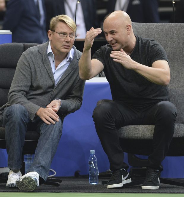 Dvě sportovní legendy v rozhovoru na Štěpánkově rozlučce: Mika Häkkinen a Andre Agassi Dvě sportovní legendy v rozhovoru na Štěpánkově rozlučce: Mika Häkkinen a Andre Agassi