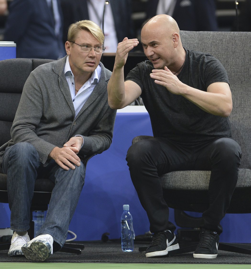 Dvě sportovní legendy v rozhovoru na Štěpánkově rozlučce: Mika Häkkinen a Andre Agassi