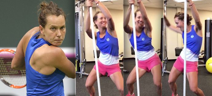 Za zvuku hudby se přitulila k tyči a lascivně rozvlnila boky. Že by Barbora Strýcová vyměnila tenis za jiné umění?