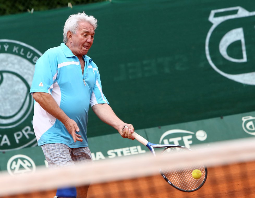 Jiří Krampol dříve miloval tenis a hrál ho i v bolestech