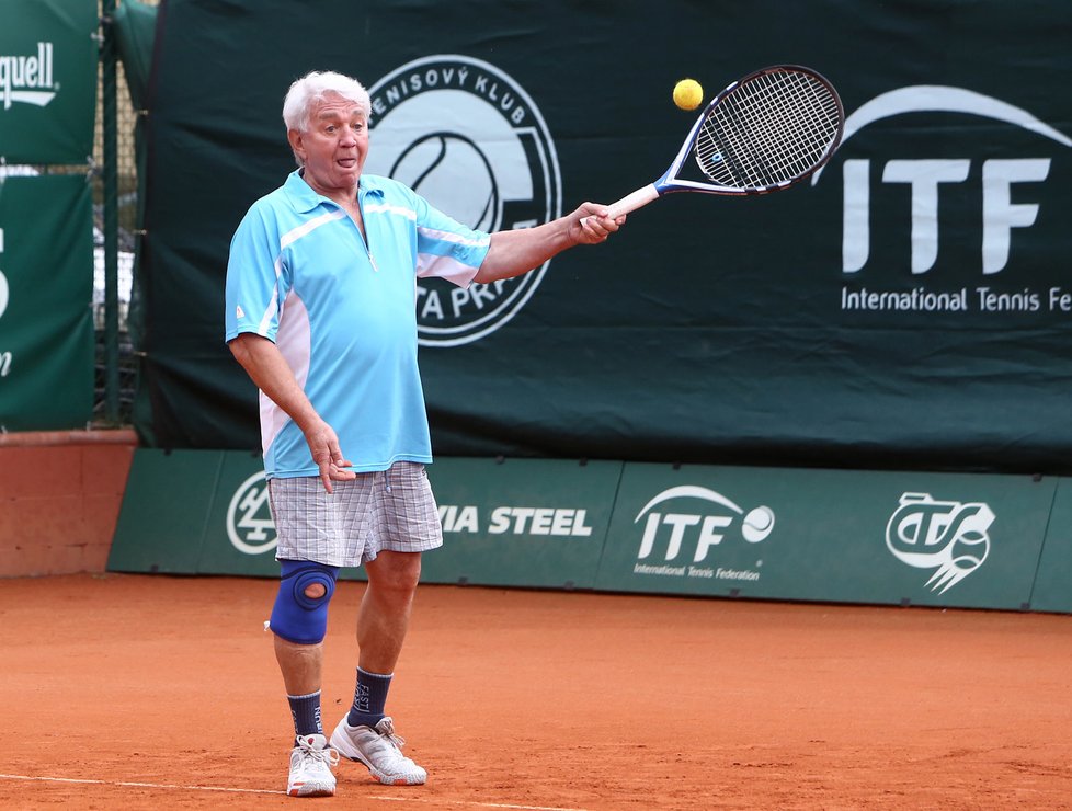 Jiří Krampol dříve miloval tenis a hrál ho i v bolestech