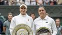 Markéta Vondroušová a Uns Džábirová po wimbledonském finále v roce 2023