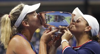 Další stížnost žen na US Open. Vítězky čtyřhry poslali z kurtu bez proslovu