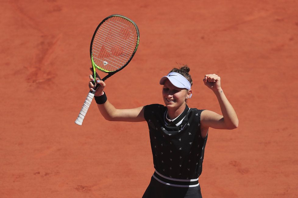 Markéta Vondroušová slaví postup do čtvrtfinále French Open