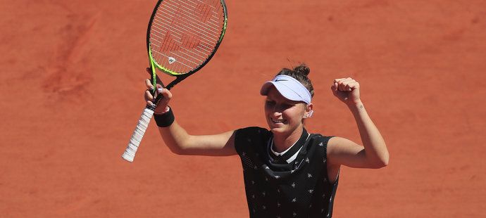 Markéta Vondroušová slaví postup do čtvrtfinále French Open