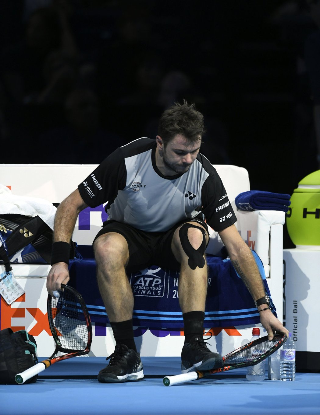 Stan Wawrinka se se svými raketami nemazlil