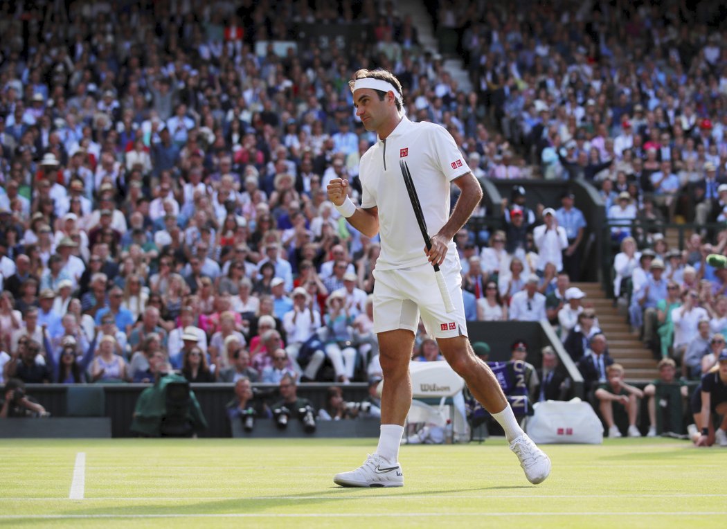 Roger Federer při wimbledonském finále