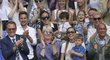 Djokovičova rodina včetně jeho syna aplauduje po wimbledonském finále