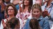Federerova manželka Mirka s dětmi při wimbledonském finále