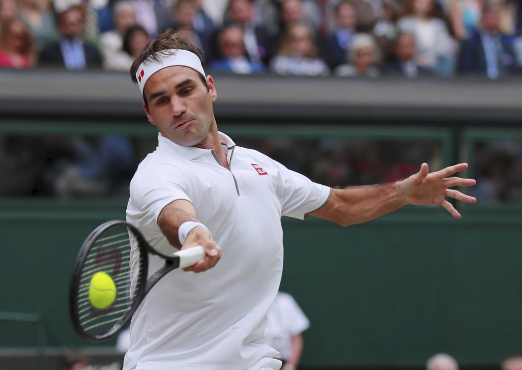 Roger Federer při wimbledonském finále