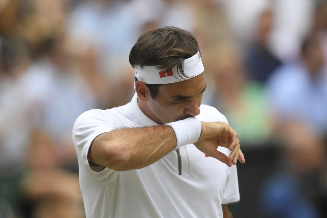 Roger Federer při wimbledonském finále