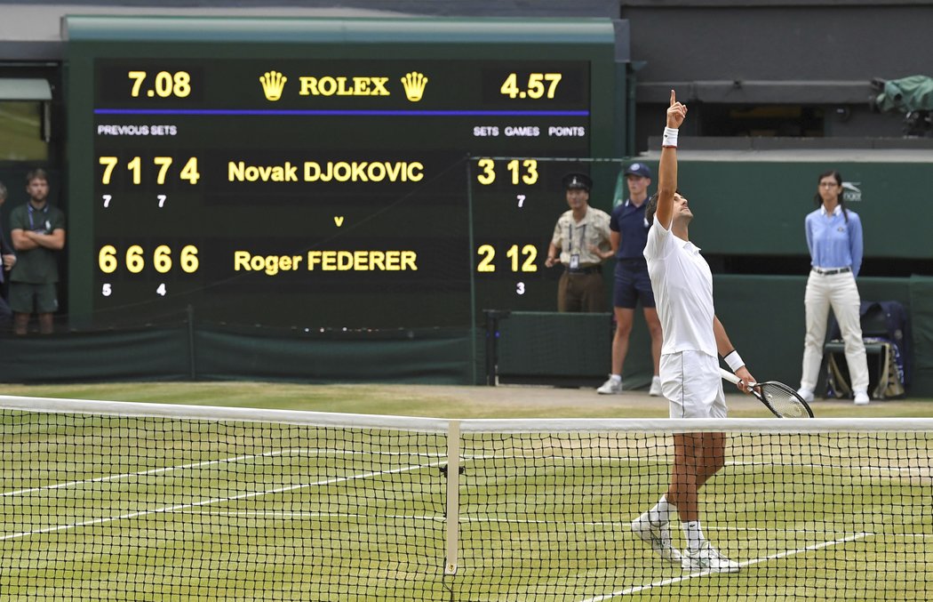 Novak Djokovič je šampion! Tohle je první moment po vítězném finále.