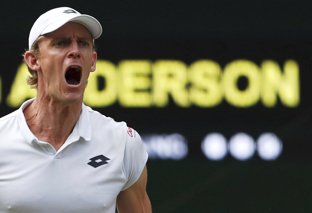 Kevin Anderson a jeho gesto při semifinále Wimbledonu proti Johnu Isnerovi