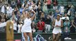 Barbora Strýcová s tchajwanskou partnerkou Sie Šu-wej slaví wimbledonský triumf