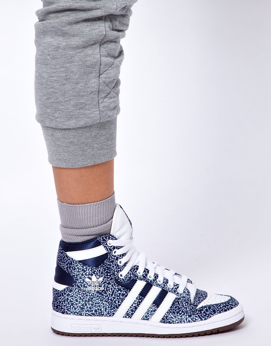 Extravagantní tenisky Adidas koupíte na asos.com