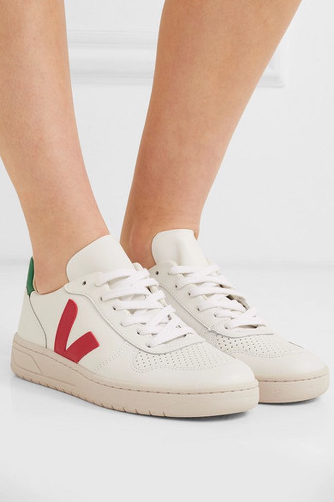 Veja, 125 eur, prodává Net-a-Porter.com