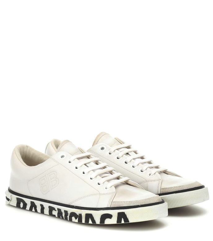 Balenciaga, 495 eur, prodává MyTheresa.com