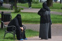 Zahalování žen v Česku čekají změny? Pro hidžáby chybí zákony, míní experti