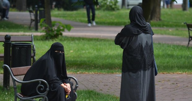 Z Teplic mizí Arabové. Na lázně dostávají méně peněz, vadí i protesty místních