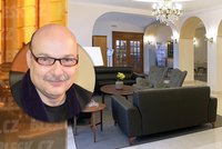 Soudce na mejdanu kmotra Bendy prozradila chůze a postava. Šéf chce Čapka „svléknout“ z taláru