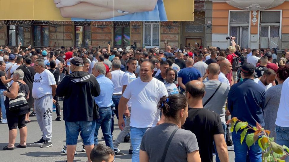 Po ukončení shromáždění zamířili protestující k policejní stanici.