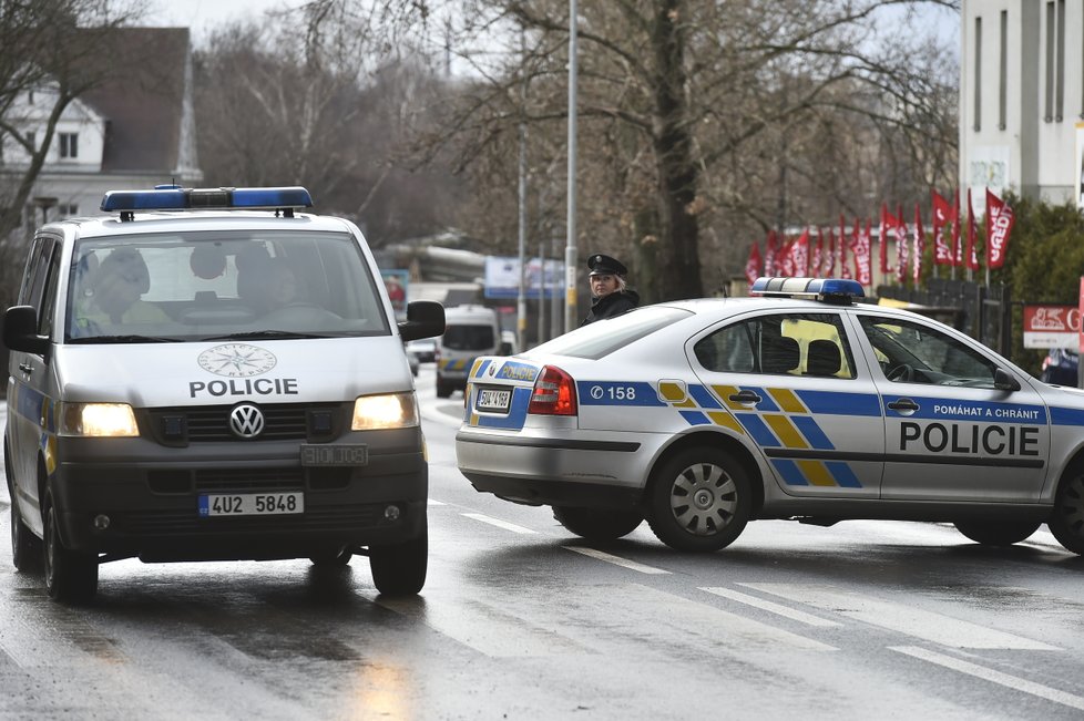 Policie vyšetřuje případ nálezu těla mrtvé ženy v  Teplicích.