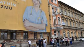 Na místě, kde došlo k zásahu proti Stanislavovi T., vzniklo improvizované pietní místo, kde se začali scházet lidé. Přinesli svíčky a Stanislavovu fotografii.