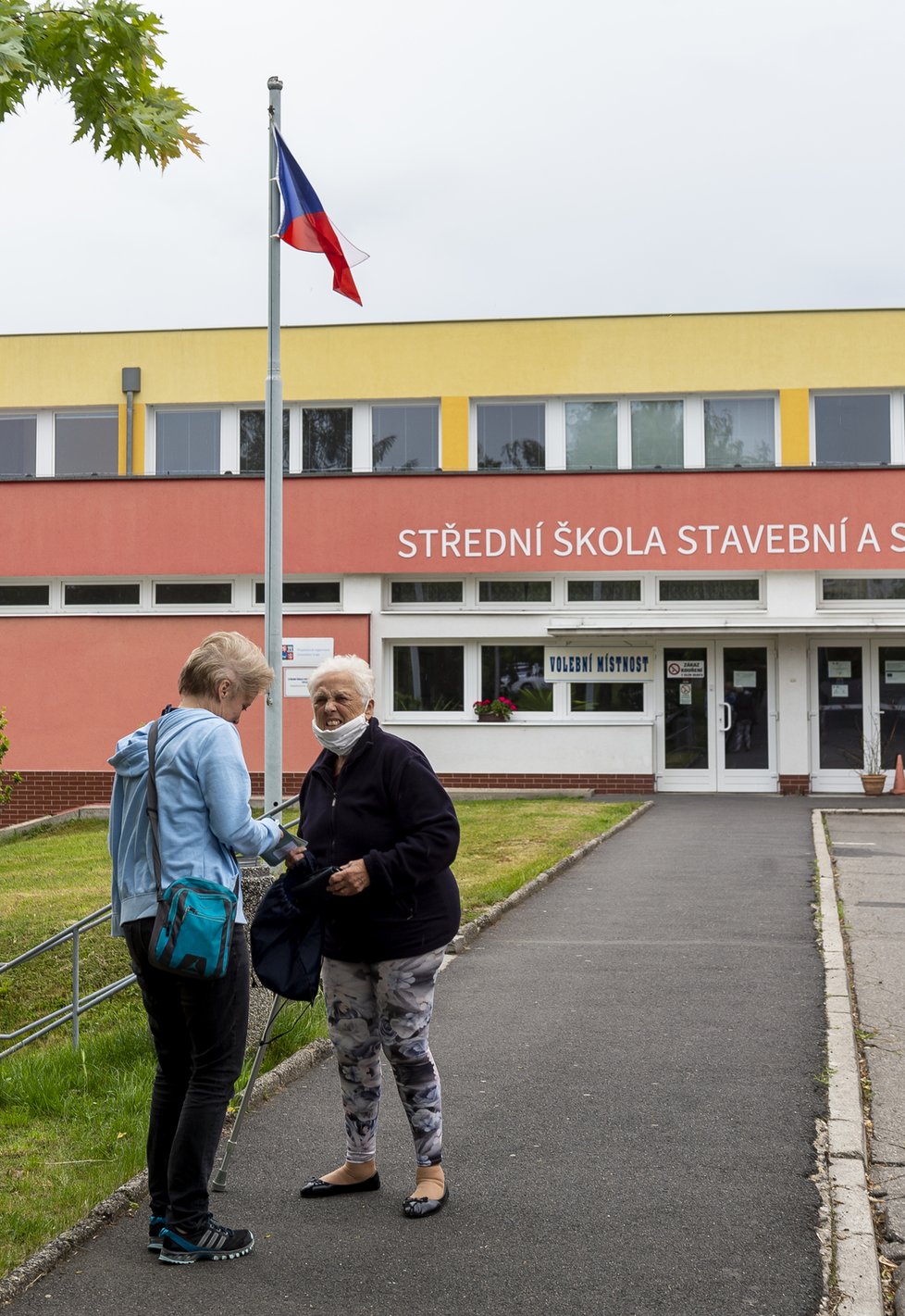 Na Teplicku se konají doplňovací volby do Senátu. O mandát po Jaroslavu Kuberovi usiluje devět kandidátů (5.6.2020)