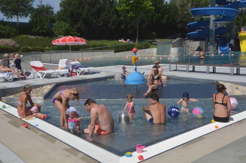 V pondělí bude dusno, teploty vyšplhají až na 29 °C. Zabouří jen ojediněle