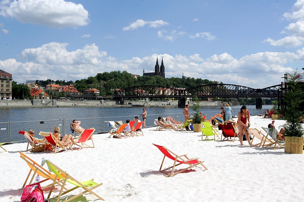 Do Česka se vrací tropy, příští týden naměříme i 37 stupňů.