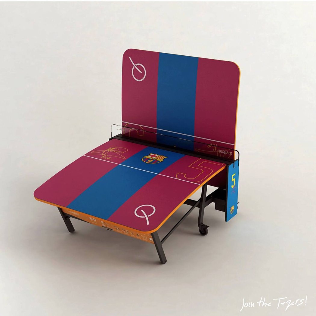 Teqballový stůl vyvedený v barvách Barcelony