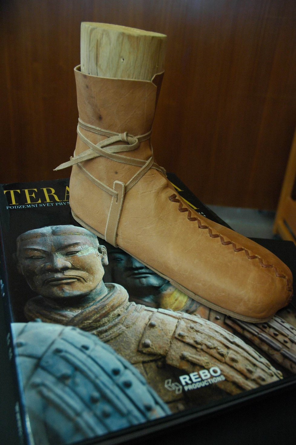 Replika usňových bot vojáků
