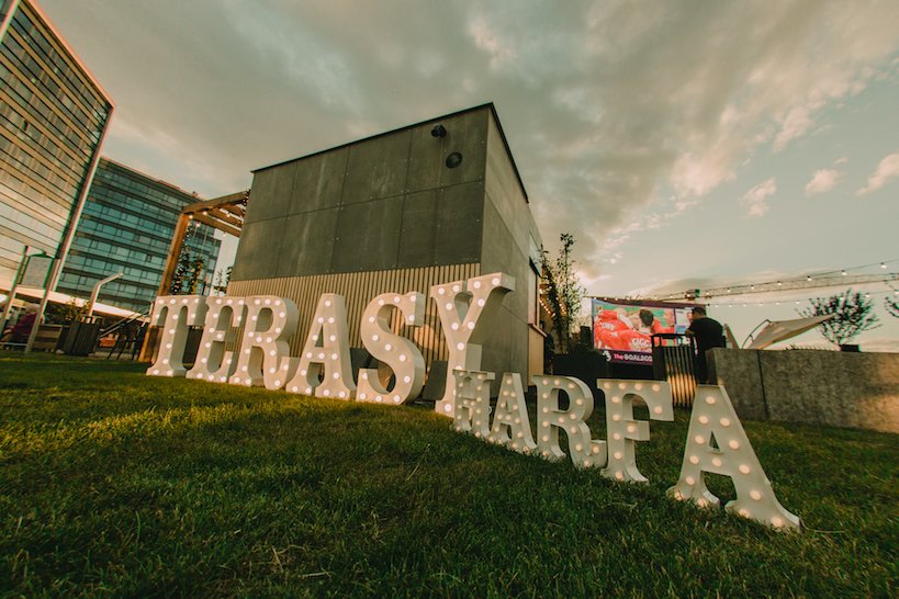 Nový prostor na střeše obchodního centra nazvaný Terasy Harfa