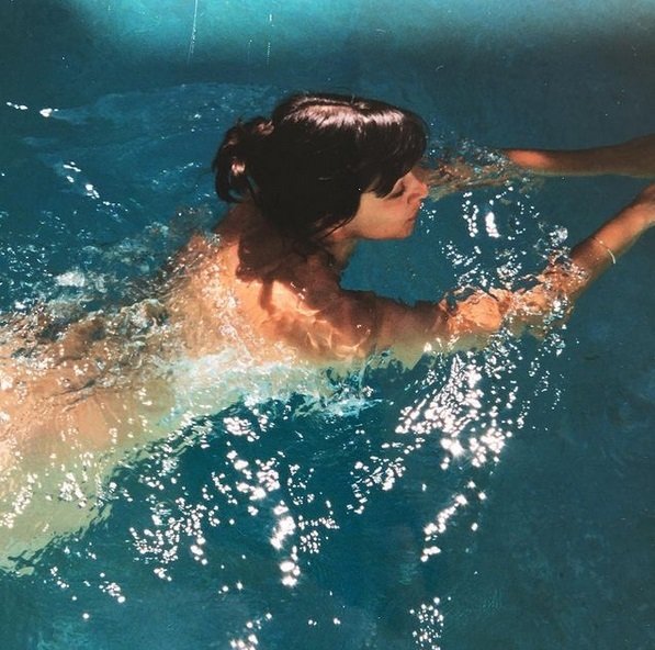 Tereza Brodská nahá v bazénu