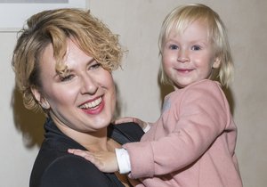 Tereza Černochová se svou dvouletou dcerou Laurou