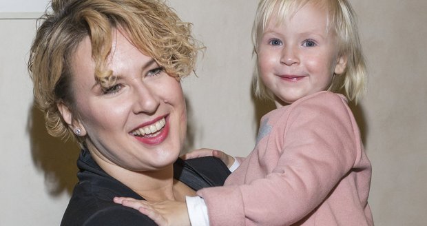 Tereza Černochová se svou dvouletou dcerou Laurou