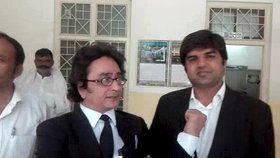 Shoab Nazai a jeho kolega Ramzan, který Tereze nesl dárek do vězení