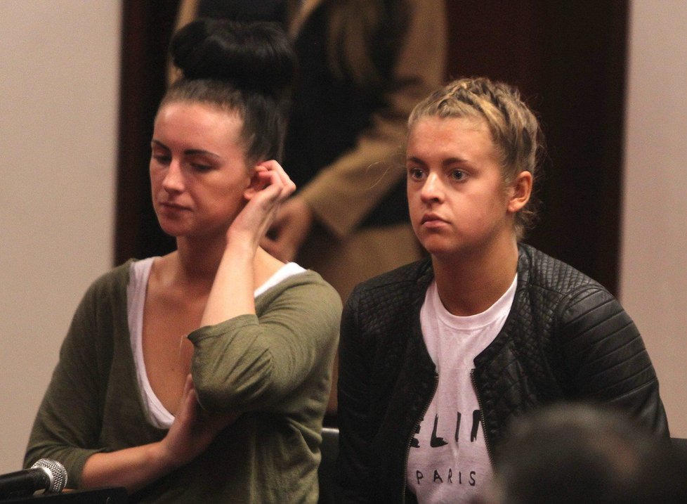 Michaella McCollum (25) a Melissa Reid během soudního procesu