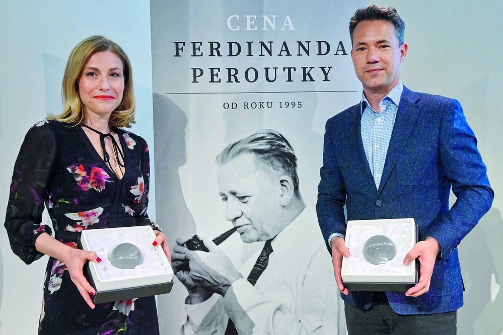 Prestižní novinářské ocenění – Cenu Ferdinanda Peroutky – získala Tereza v roce 2022 spolu s Martinem Řezníčkem