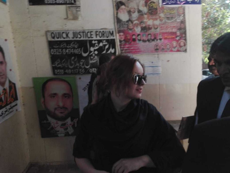 Terezu v Pákistánu nic nerozhodí: Další odročení kvitovala s úsměvem