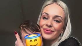 Tereza Hlůšková, v minulosti vězněná v Pákistánu za pašování drog, se synem Viktorem