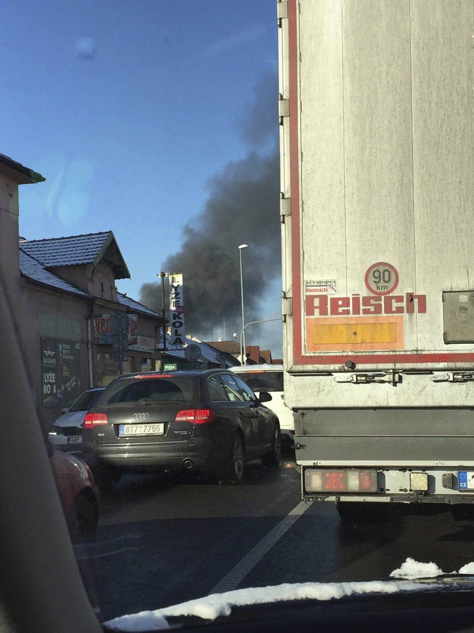 Požár střechy v ulici Na Slavíkově