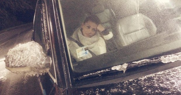 Tereza Kerndlová v zamrzlém autě cestou z vystoupení