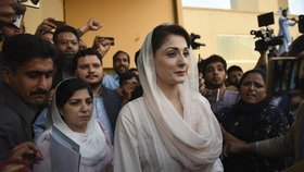 Pákistánská politička a dcera bývalého premiéra Maryam Navázová (45). Po zadržení se milionářka stane sousedkou Terezy Hlůškové ve vězení.