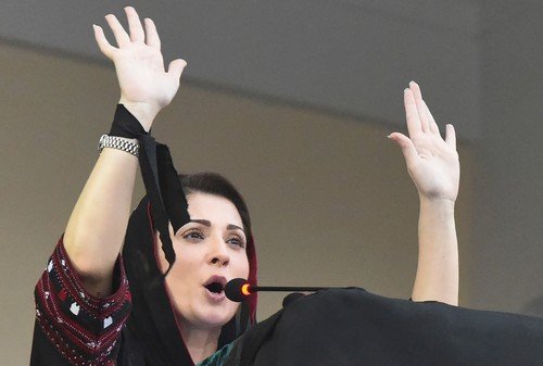 Pákistánská politička a dcera bývalého premiéra Maryam Nawazová (45). Po zadržení se milionářka stane sousedkou Terezy Hlůškové ve vězení