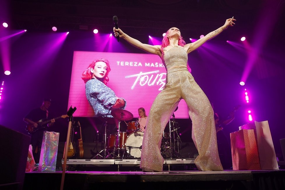 Tereza Mašková si z vypadnutí ze StarDance nic nedělá, na svém koncertě málem zbořila Lucernu